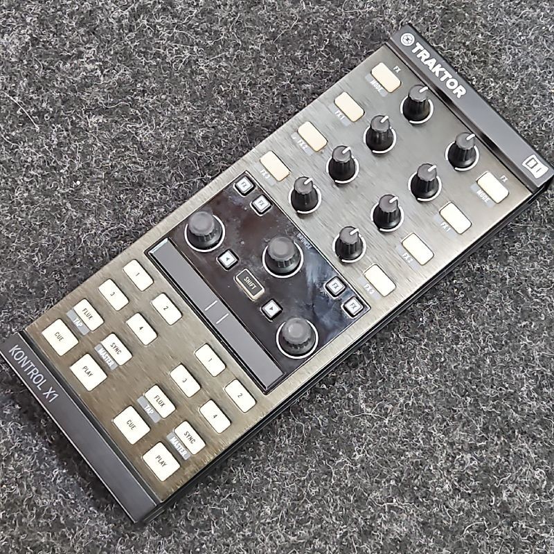 CONTROLEUR DJ TRAKTOR KONTROL X1