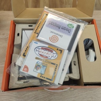 SEGA DREAMCAST CONSOLE (JAP IMPORT) BOITE