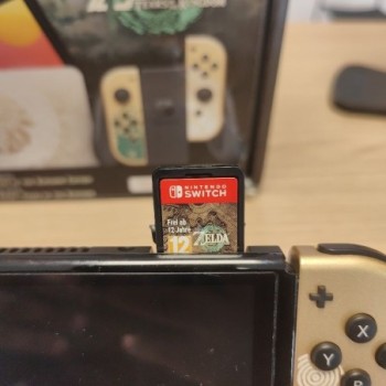 CONSOLE OLED LEGEND OF ZELDA: TEARS OF THE KINGDOM EDITION + JEU ZELDA