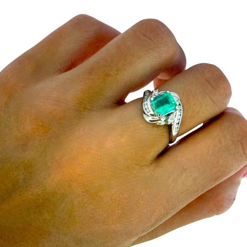 BAGUE PLATINE EMERAUDE 3.5 GRS