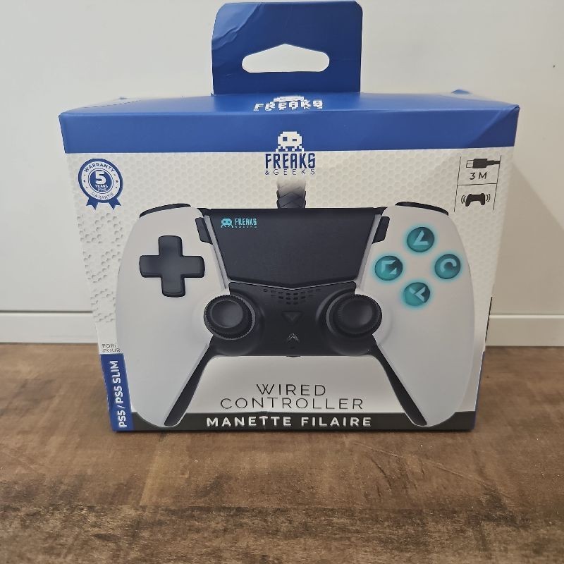 FREAKS & GEEKS MANETTE FILAIRE PS5 BLANC / NOIR OCC
