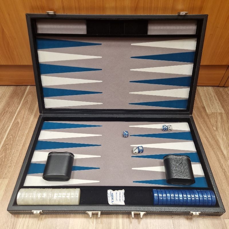 BACKGAMMON