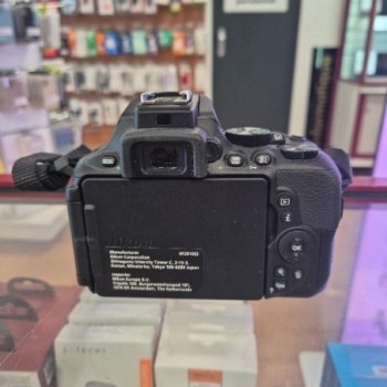NIKON D5600 +18-55MM