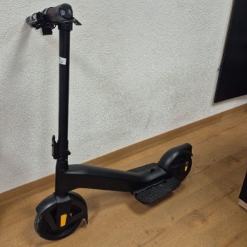 PURE X MCLAREN SPECIAL EDITION BLACK GAR. 05.05.28