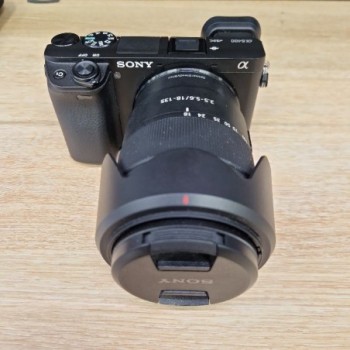 SONY A6400 DIGITAL CAMERA WITH 18-135MM LENS
