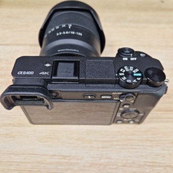 SONY A6400 DIGITAL CAMERA WITH 18-135MM LENS