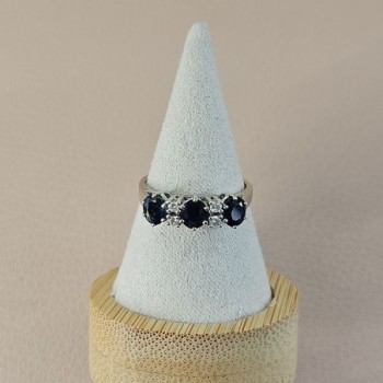 BAGUE OR BLANC DIAMANTS ET SAPHIRS 3.69GRS