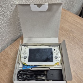 PSVITA LIME GREEN/WHITE + BOITE