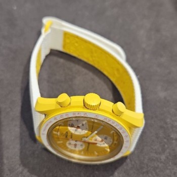 MOON SWATCH SUN AVEC BRACELET NEW YELLOW RUBBER SANS BOITE