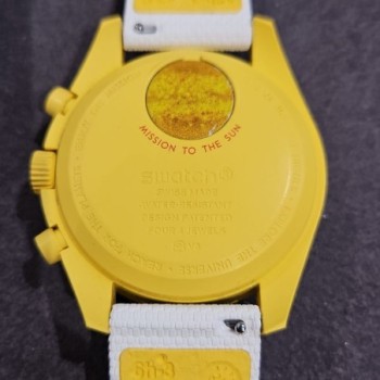 MOON SWATCH SUN AVEC BRACELET NEW YELLOW RUBBER SANS BOITE