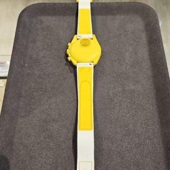 MOON SWATCH SUN AVEC BRACELET NEW YELLOW RUBBER SANS BOITE