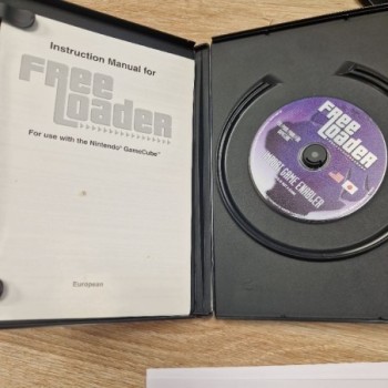 FREE LOADER GAMECUBE (CD ET MANUEL)