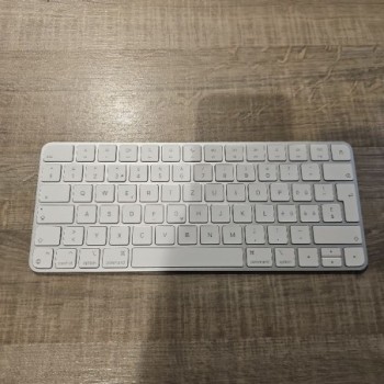 MAGIC KEYBORD A2450 LIGHTING