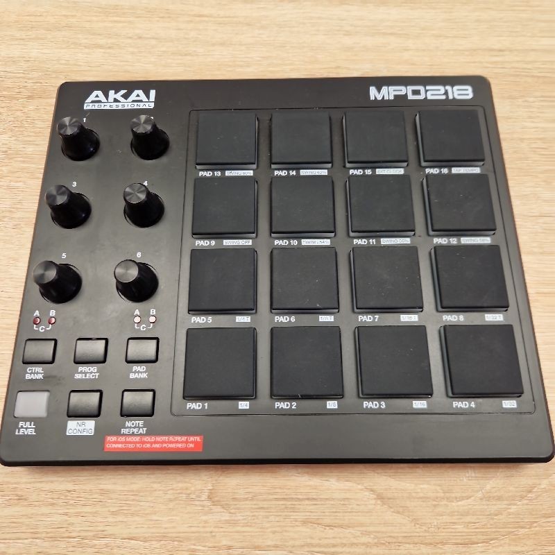 AKAI PROFESSIONAL MPD218 FEATURE PACKED  HIGHLY PLAYABLE PAD CONTROLLER