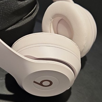 BEATS SOLO 4 ON-EAR WIRELESS HEADPHONES - CLOUD PINK