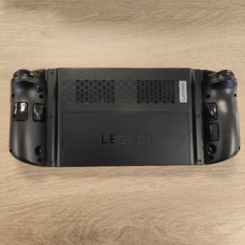LENOVO LEGION GO AMD RYZEN ZI EXTREME 16GB 512 GO SSD +HOUSSE + BOITE