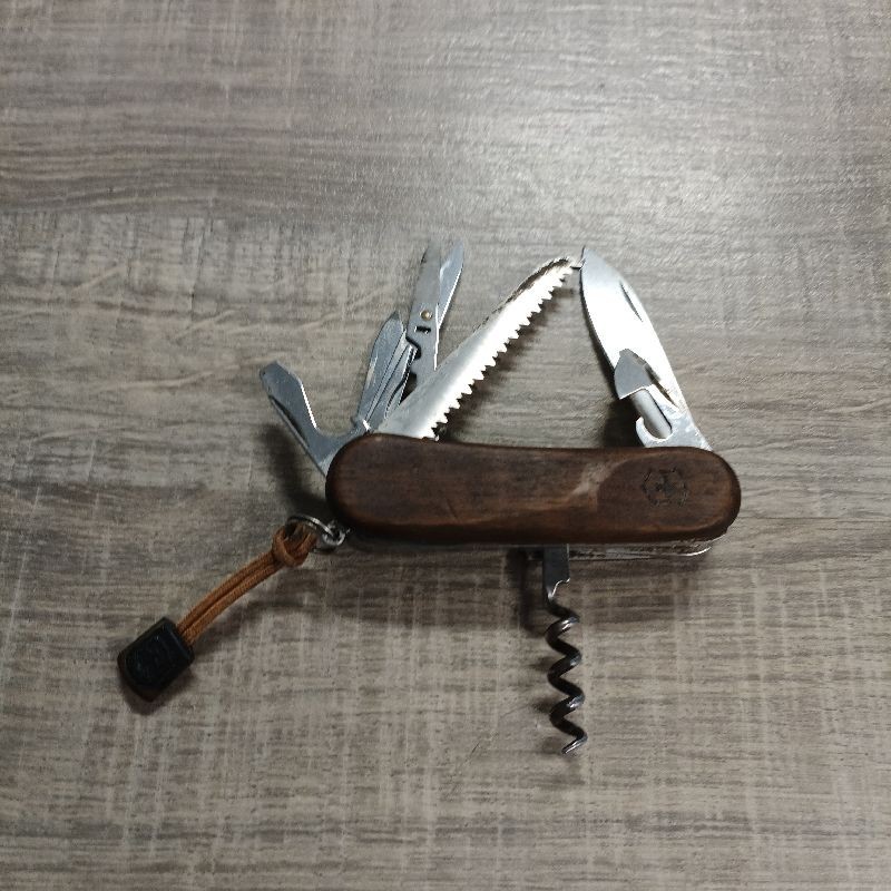 COUTEAU SUISSE VICTORINOX SWISS CAMP WOOD
