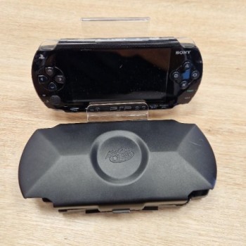 CONSOLE SONY PSP 1004 + ETUI MAD CATZ