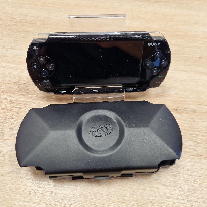 CONSOLE SONY PSP 1004 + ETUI MAD CATZ