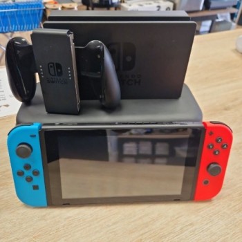 CONSOLE NINTENDO SWITCH BLEU & ROUGE + ACCESS ET FOURRE