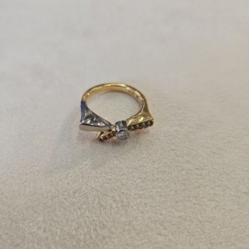 BAGUE OR JAUNE ET BLANC 18CTS 6.6GRS AVEC SAPHIRS JAUNES 0.15CTS 1 DIAMANT 0.15CTS T.54