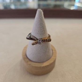 BAGUE OR JAUNE ET BLANC 18CTS 6.6GRS AVEC SAPHIRS JAUNES 0.15CTS 1 DIAMANT 0.15CTS T.54
