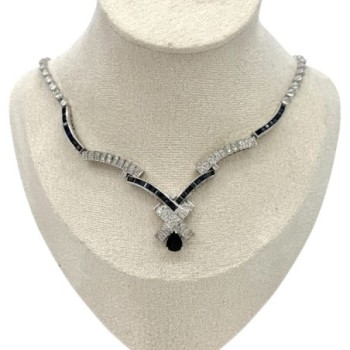 COLLIER EN OR BLANC 18CTS 31GRS AVEC SAPHIRS  ET DIAMANTS 