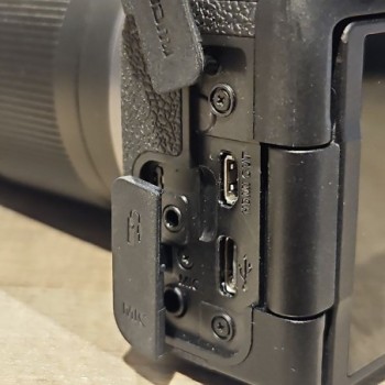 CANON EOS R10 +18-150MM