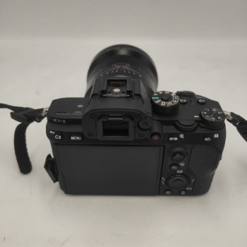 SONY ALPHA 7R III + OBEJCTIF VILTROX 85mm 1:1.8