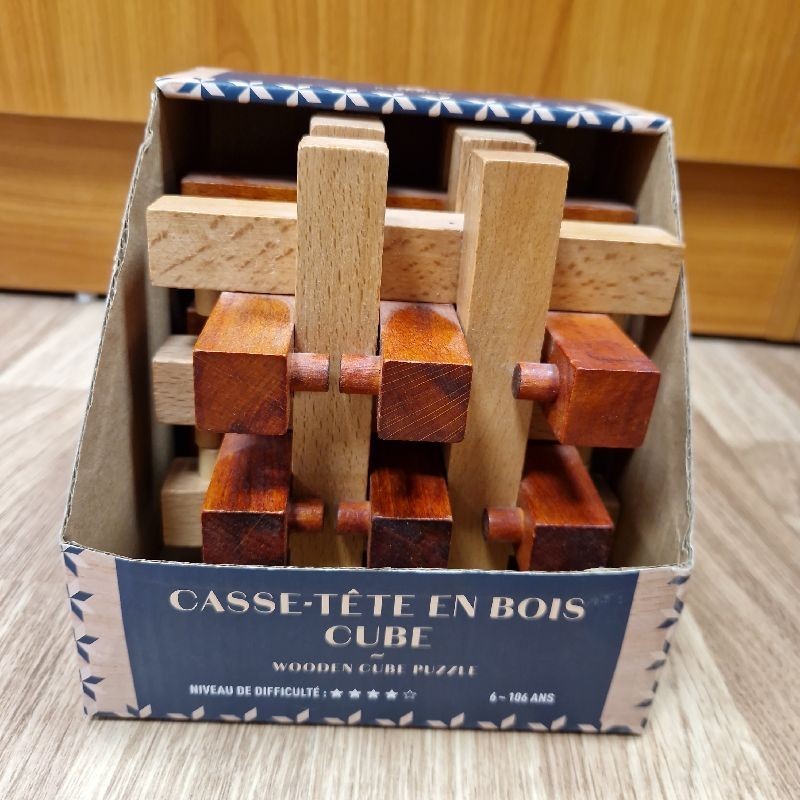 GRAND CASSE-TÊTE EN BOIS CUBE