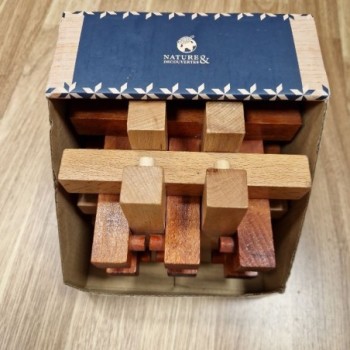 GRAND CASSE-TÊTE EN BOIS CUBE
