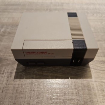 NESI CASE RETROFLAG AVEC JEUX