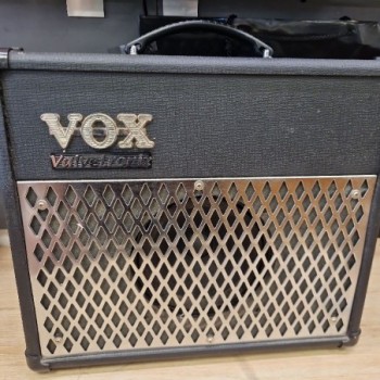 AMPLI AVEC EFFET VOX AD15VT