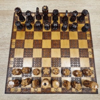 JEU D'ÉCHECS EN BOIS FAIT MAIN