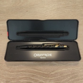 STYLO CARAN D ACHE BILLE 849 HORSE NOIR AVEC ÉTUI SLIMPACK
