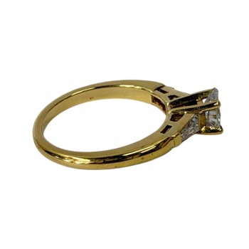 bague or jaune 18cts diamant poire et baguette