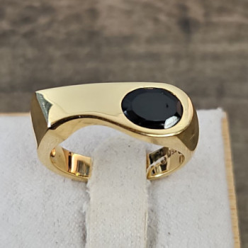 BAGUE OR JAUNE 18CT 8.50GRS AVEC ONYX T.57