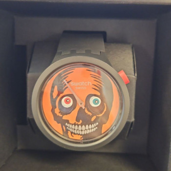 MONTRE SWATCH BIOCERAMIC QUARTZ IT S SPOOKY TIME